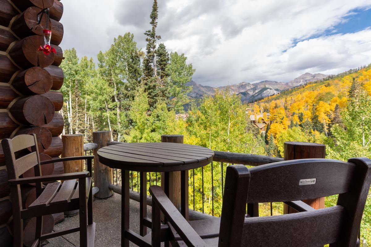 AvantStay patio in Telluride