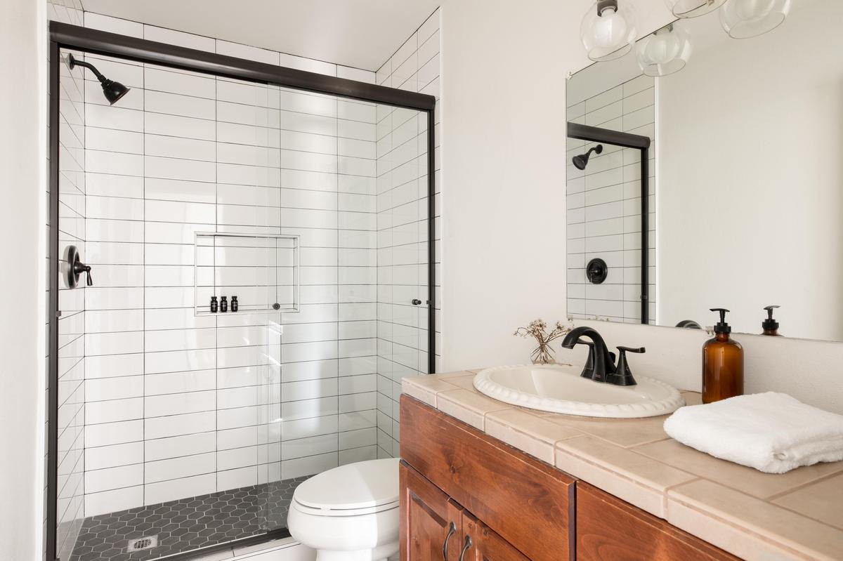 bathroom vacation rental cleaning checklist