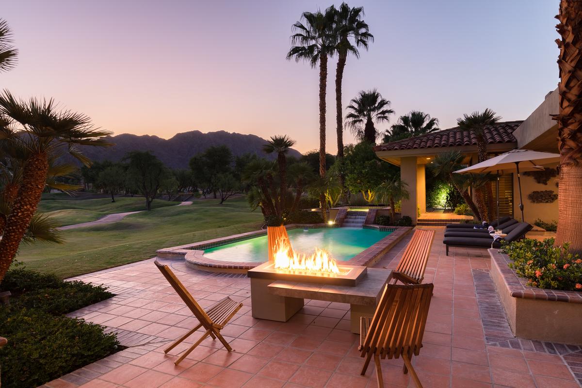 Moonshine avantstay vacation rental on coachella valley