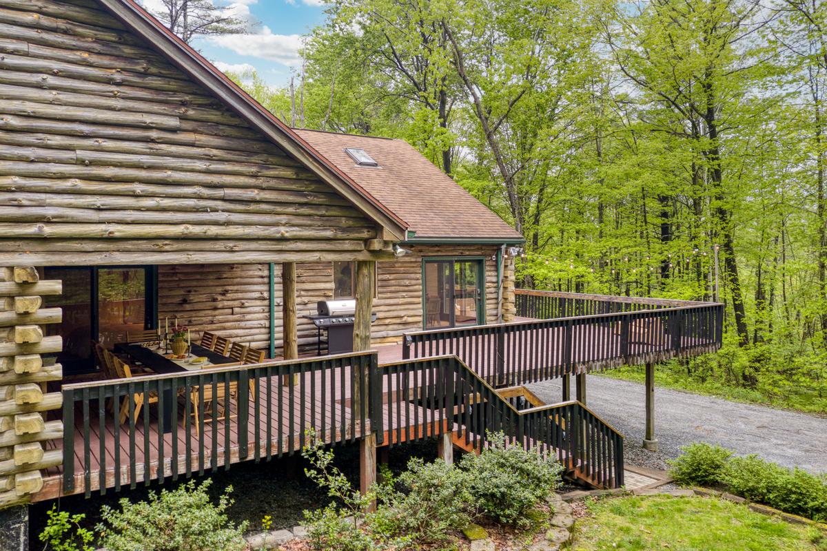 Half Moon wooded hills AvantStay vacation rental