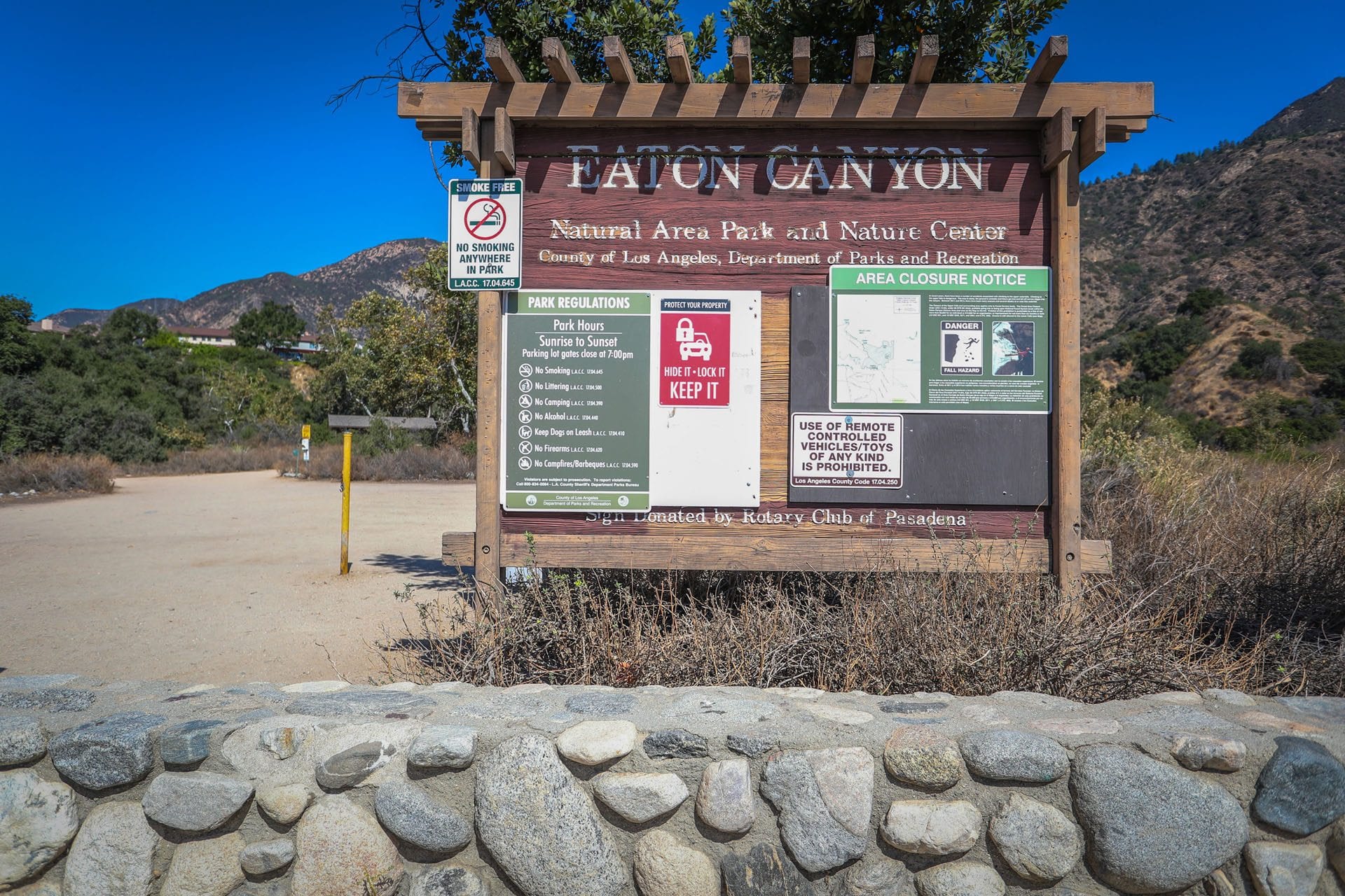Los Angeles Eaton Canyon hiking and recreation 