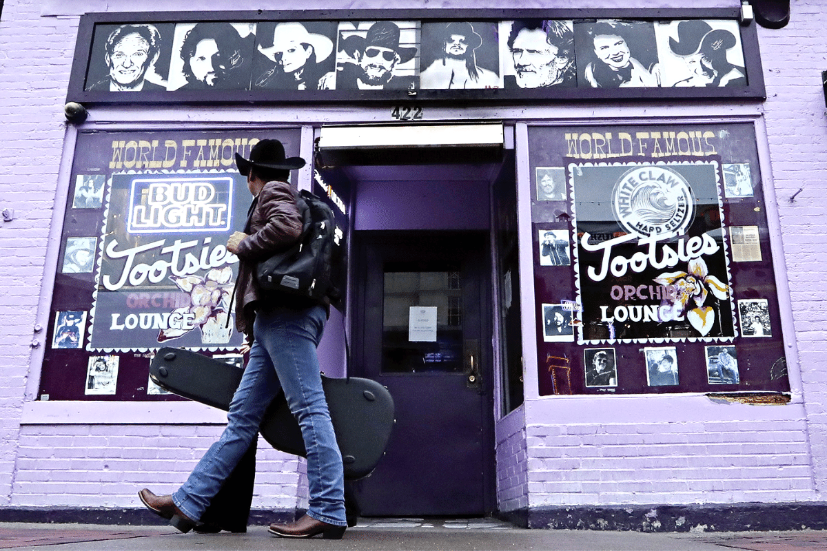 Tootsie's Orchid Lounge on Broadway Nashville