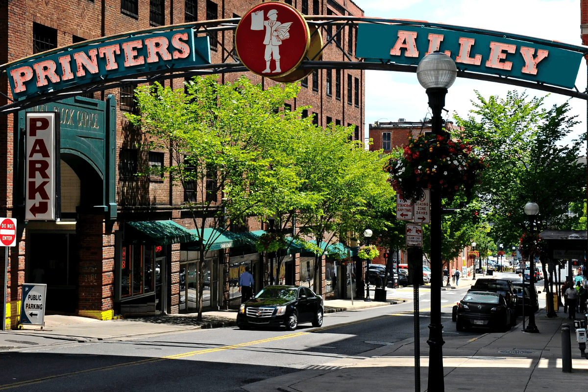 Printer's Alley thriving nightclub scene in Nashville