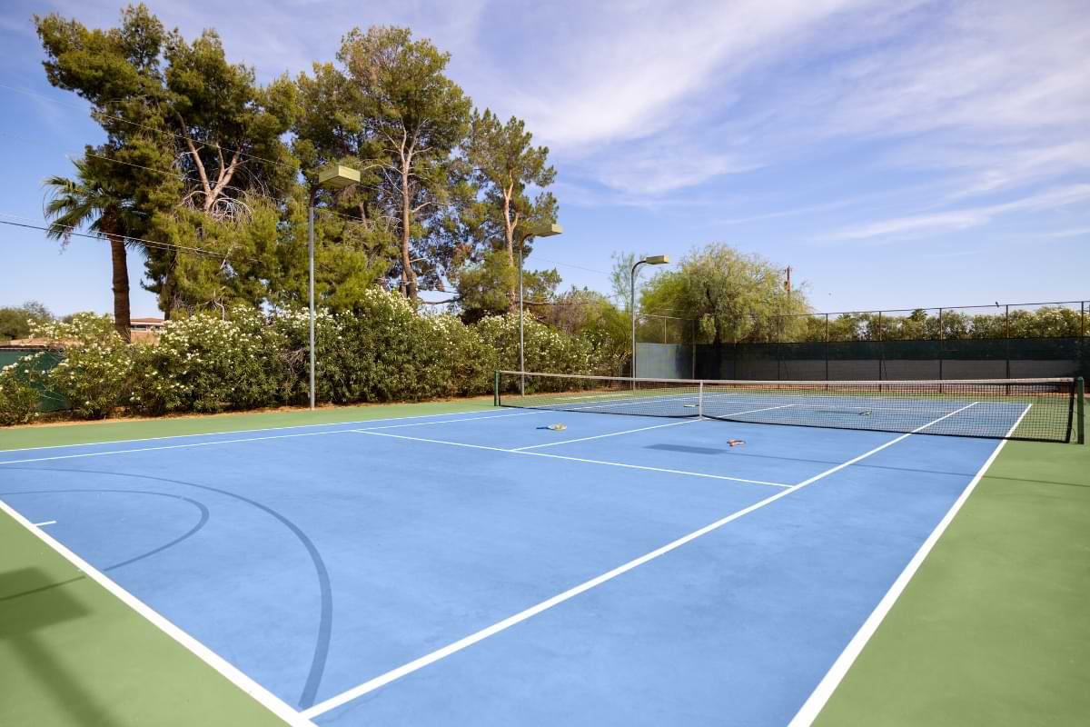 Scottsdale AvantStay vacation rental house with tennis court surrounded by greenery