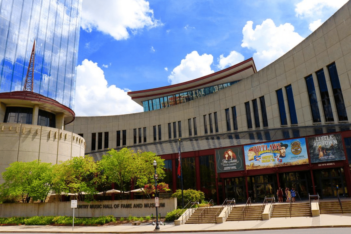 country hall music hall of fame is a popular music museum in nashville