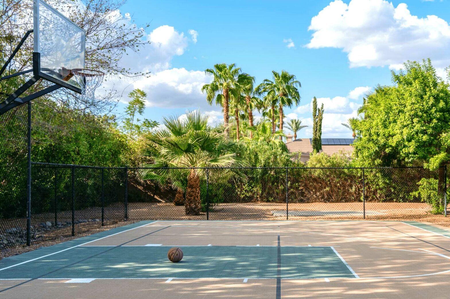 impressiive vacation home with basketball court