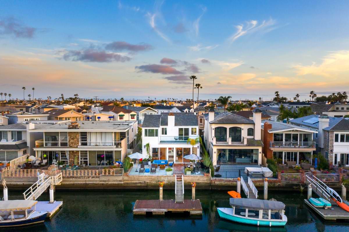 one of the best friendsgiving ideas is to enjoy your meal outdoors at this newport beach vacation rental