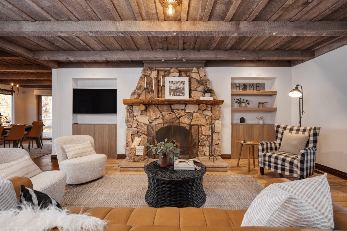 Koda by AvantStay. A modernly designed cabin living room.