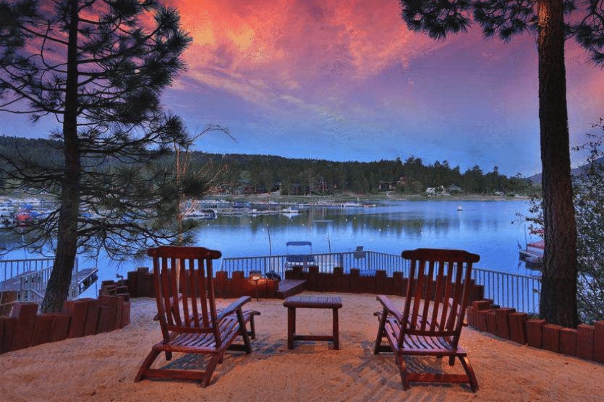 Water's Edge Estate by AvantStay. A deck with two chairs open up to Big Bear Lake.
