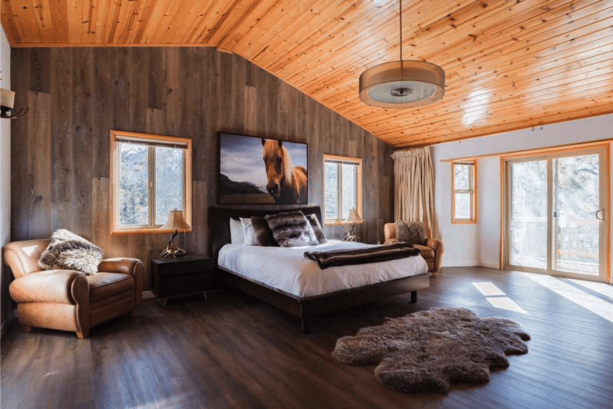 Wolf's Den by AvantStay. A modernly designed large primary bedroom with a fluffy rug and a painting of a horse over the bed.