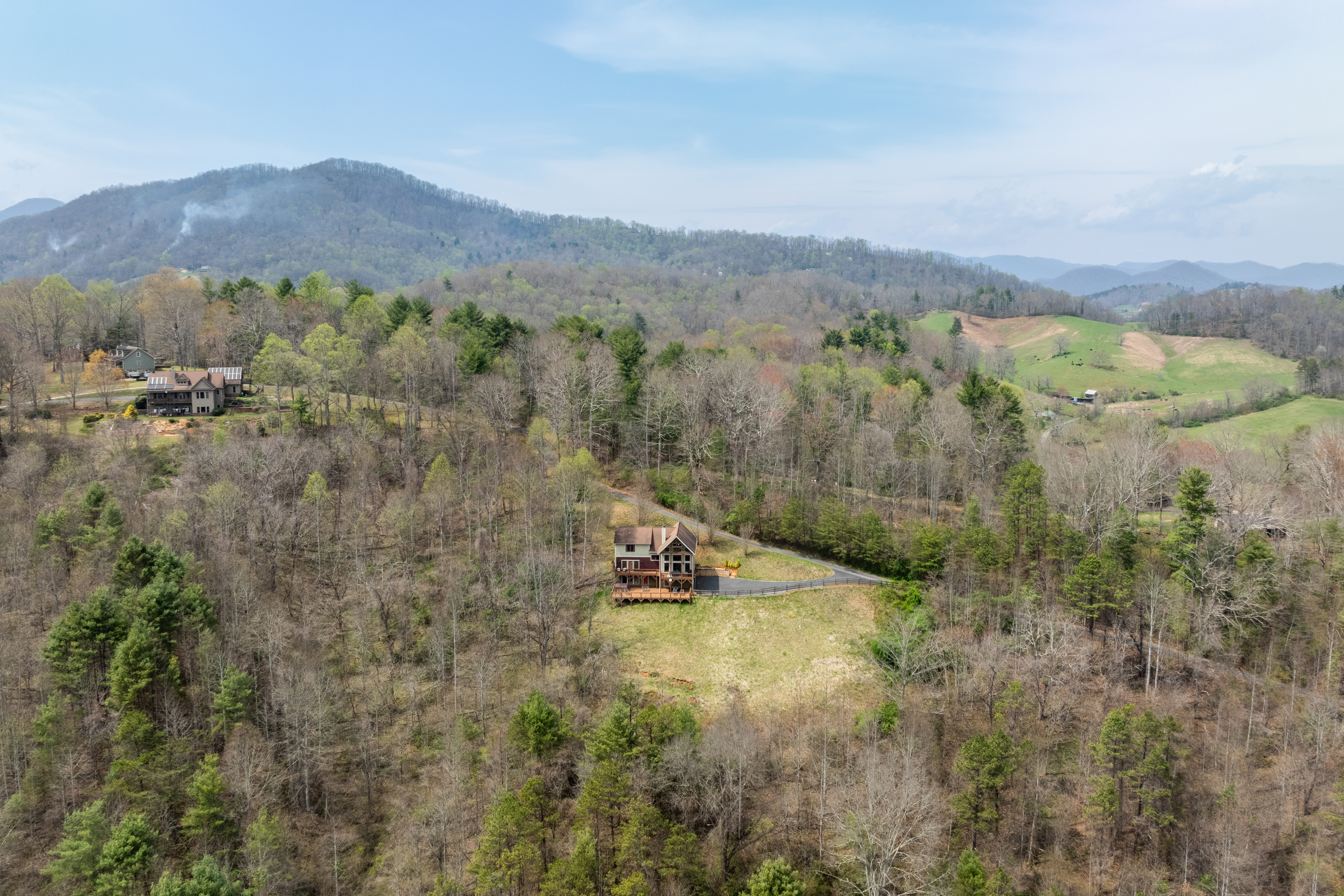 15 Best Asheville Airbnbs to Unwind [Updated January 2026]